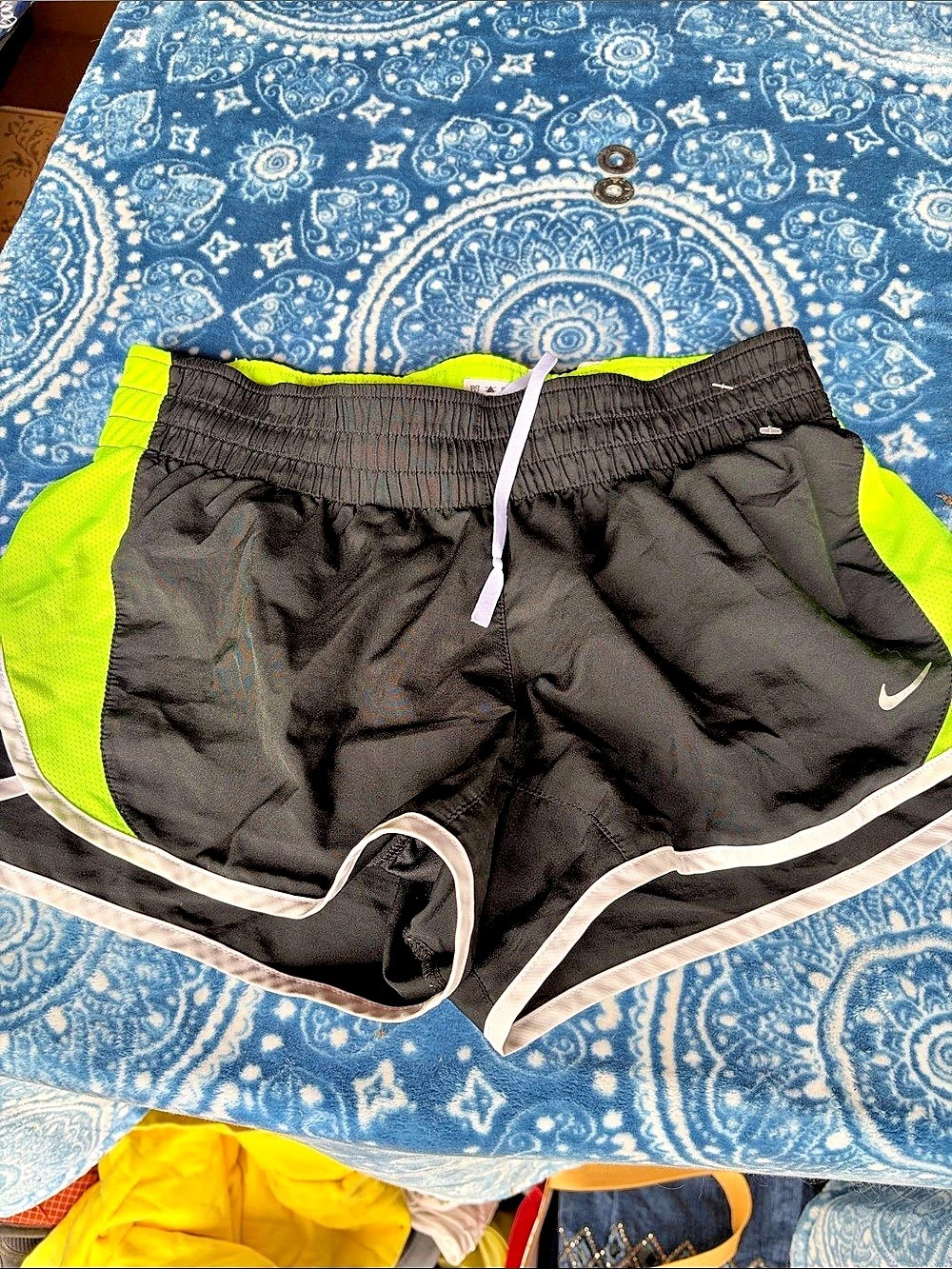 Nike Dri-FIT Tempo Running Shorts Black & Green Small